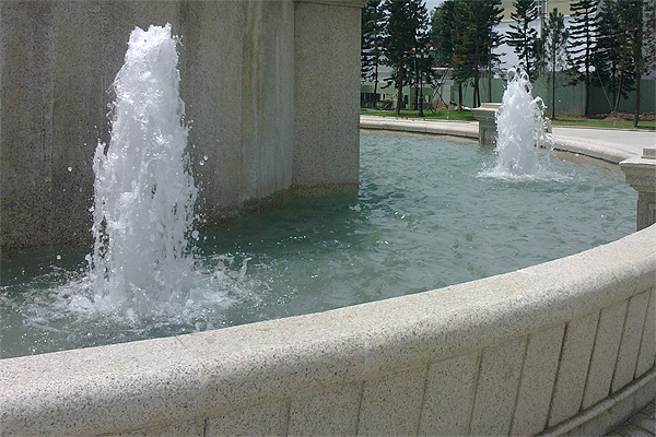 Fountain at Royal City center square