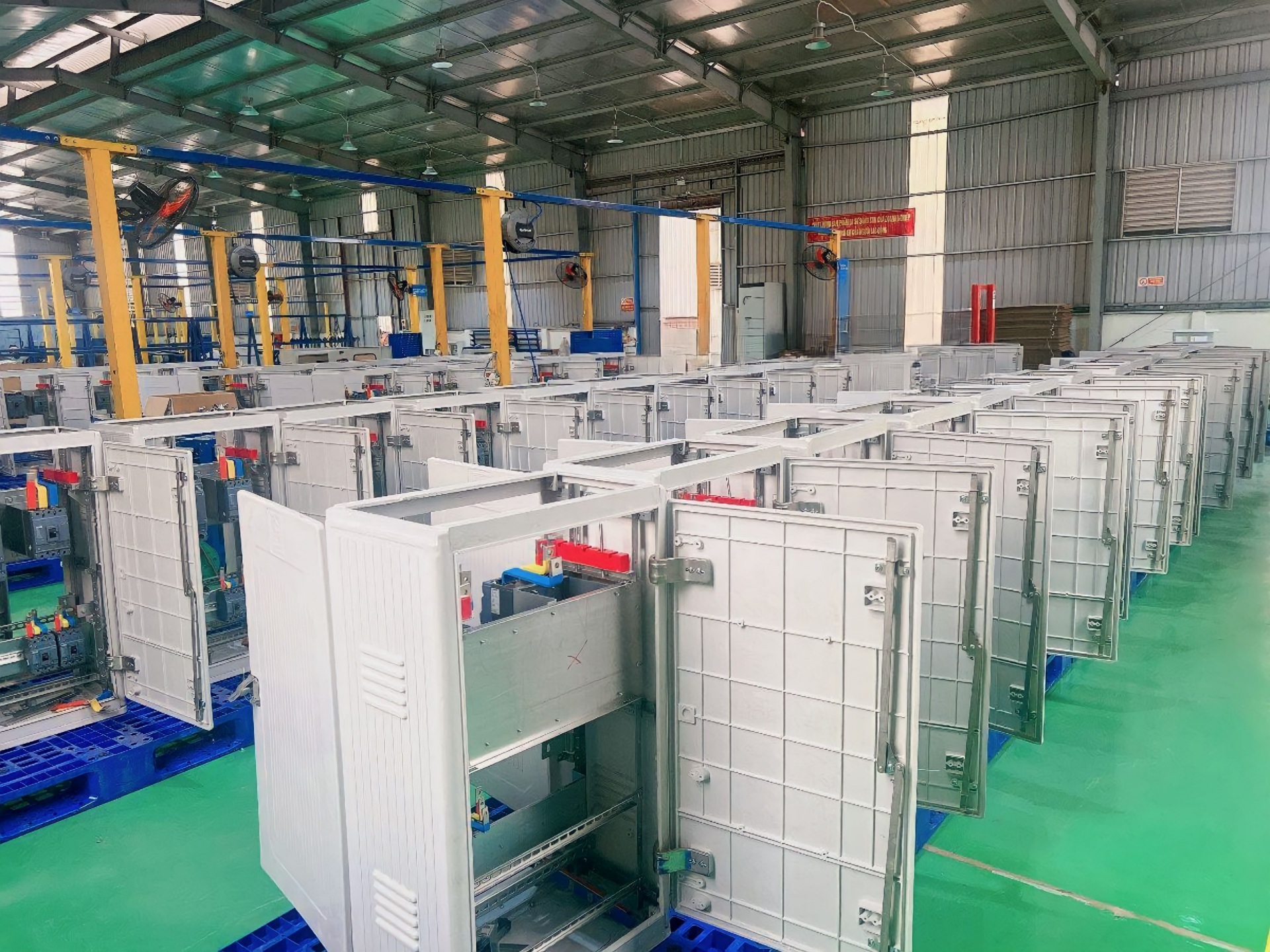 HVC Group sản xuất đa dạng các sản phẩm tủ điện và được ứng dụng ở nhiều công trình khác nhau