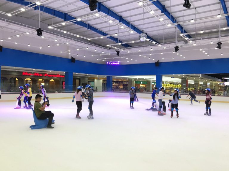 Thao Dien Ice Rink Vinpearlland is designed, provided and installed by HVC