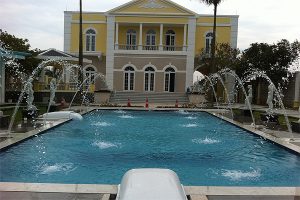 Bể bơi thông minh và đài phun đặc sắc tại Villa Hùng - Láng Hòa Lạc