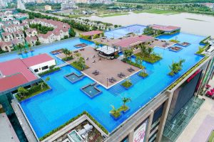 Viewing the images of the infinity swimming pool at the most suitable place to live in Hanoi constructed by HVC