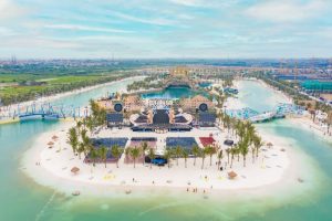 HVC Group constructs fake waterfall technology and salt-creating technology at Vinhomes Dream City